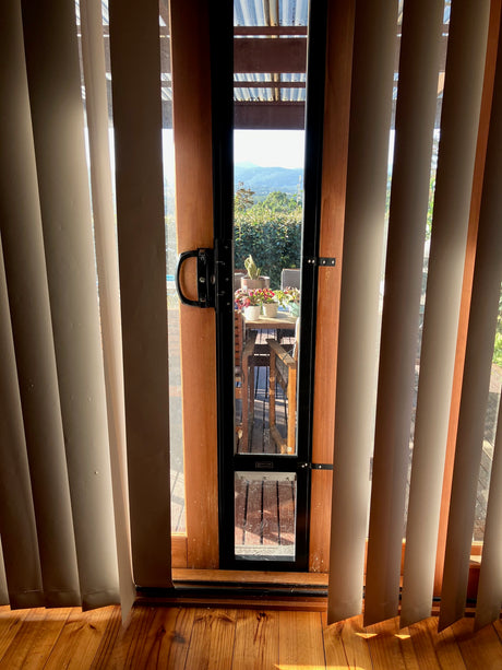 Locking Bracket for Wooden Doors